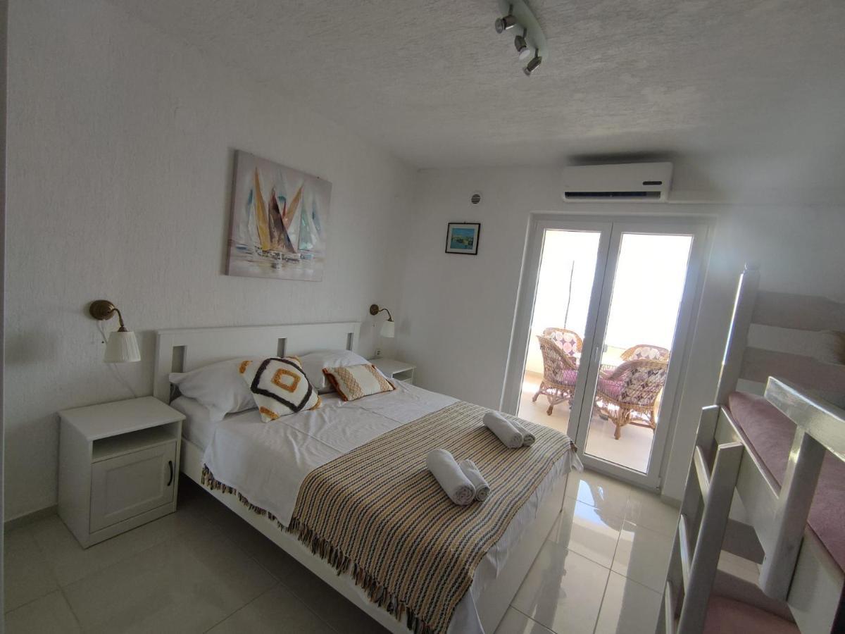 Apartments Marecic Karlobag Zewnętrze zdjęcie